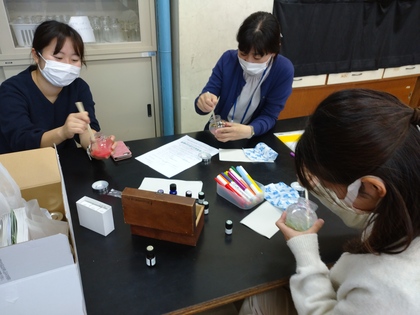 【レポ】小学校のふるさとボランティアで
「植物の香りで芳香剤つくり」