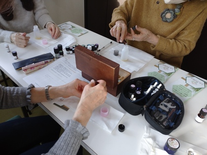「理科の実験みたい。久しぶりに学んだ！楽しい」
アロマテラピーのきほんとアロマジェルローション作り