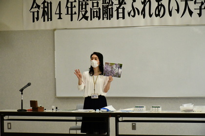 高齢者ふれあい大学開講講座で
アロマ石けん作り